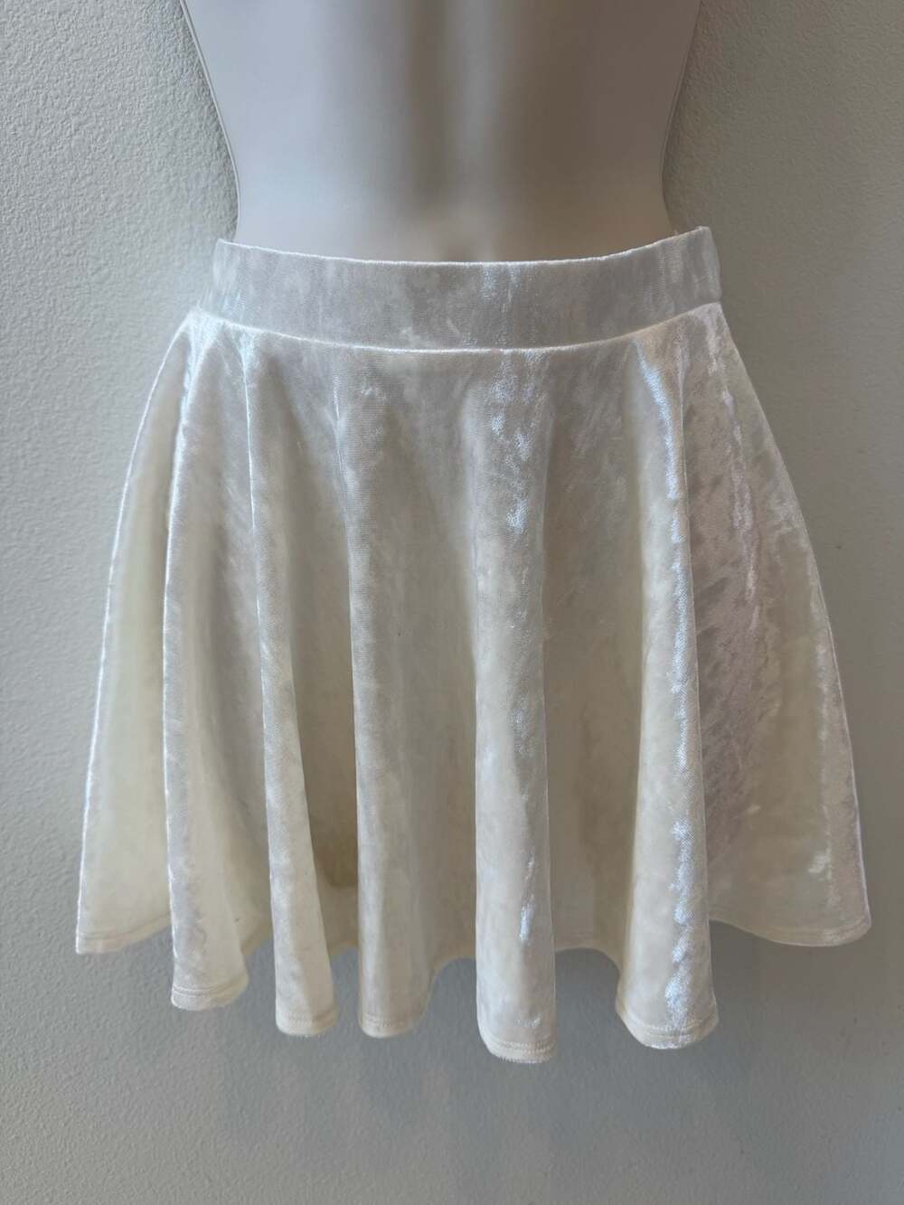 Forever 21 White Crushed Velvet Skater Skirt Size XS